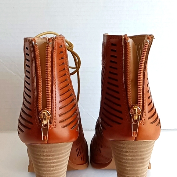 Chelsea Moreland Peep Toe, Heeled Ankle Booties - Picture 9 of 15